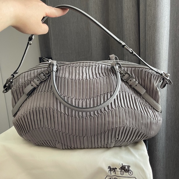 EEUC COACH pleated Leather Should Bag • AUTHENTIC - Picture 3 of 9